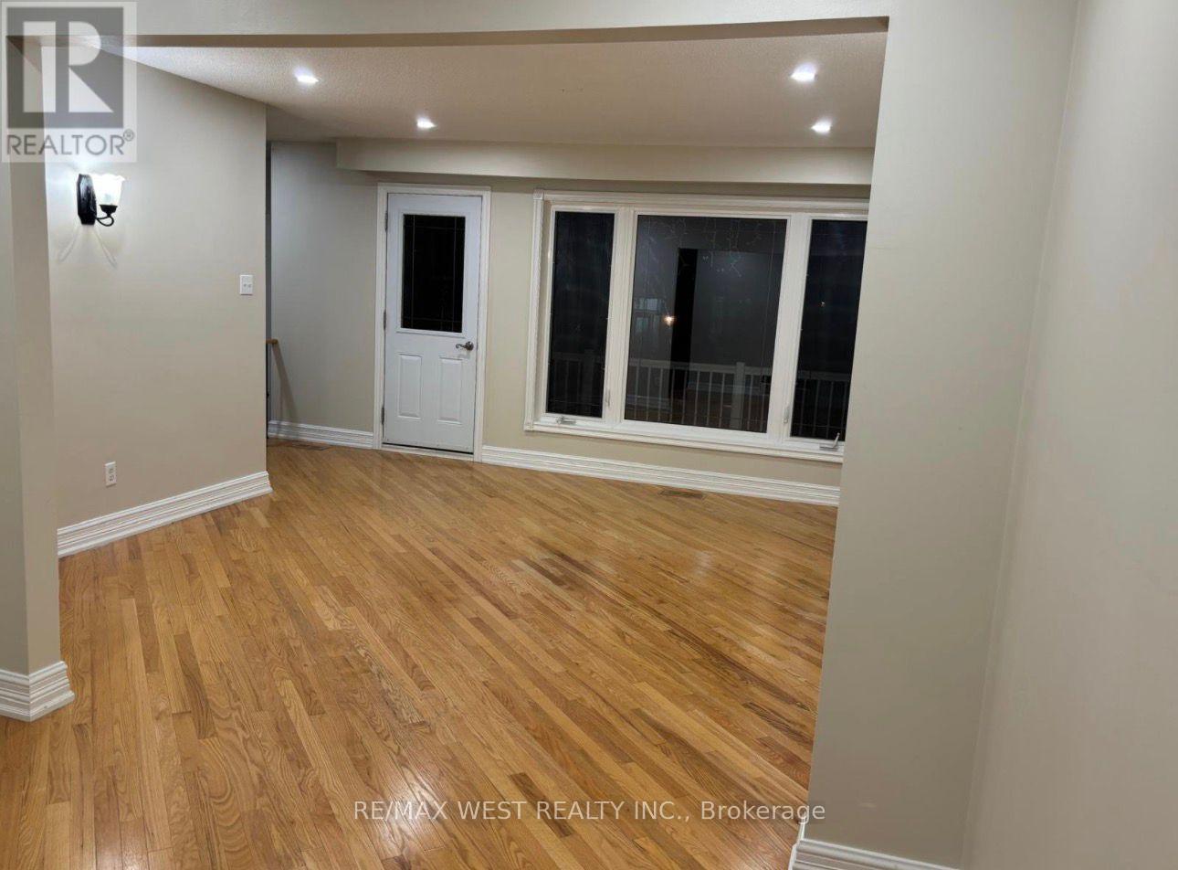 4 Dantek Court, Brampton, Ontario  L6V 3T4 - Photo 13 - W12538146