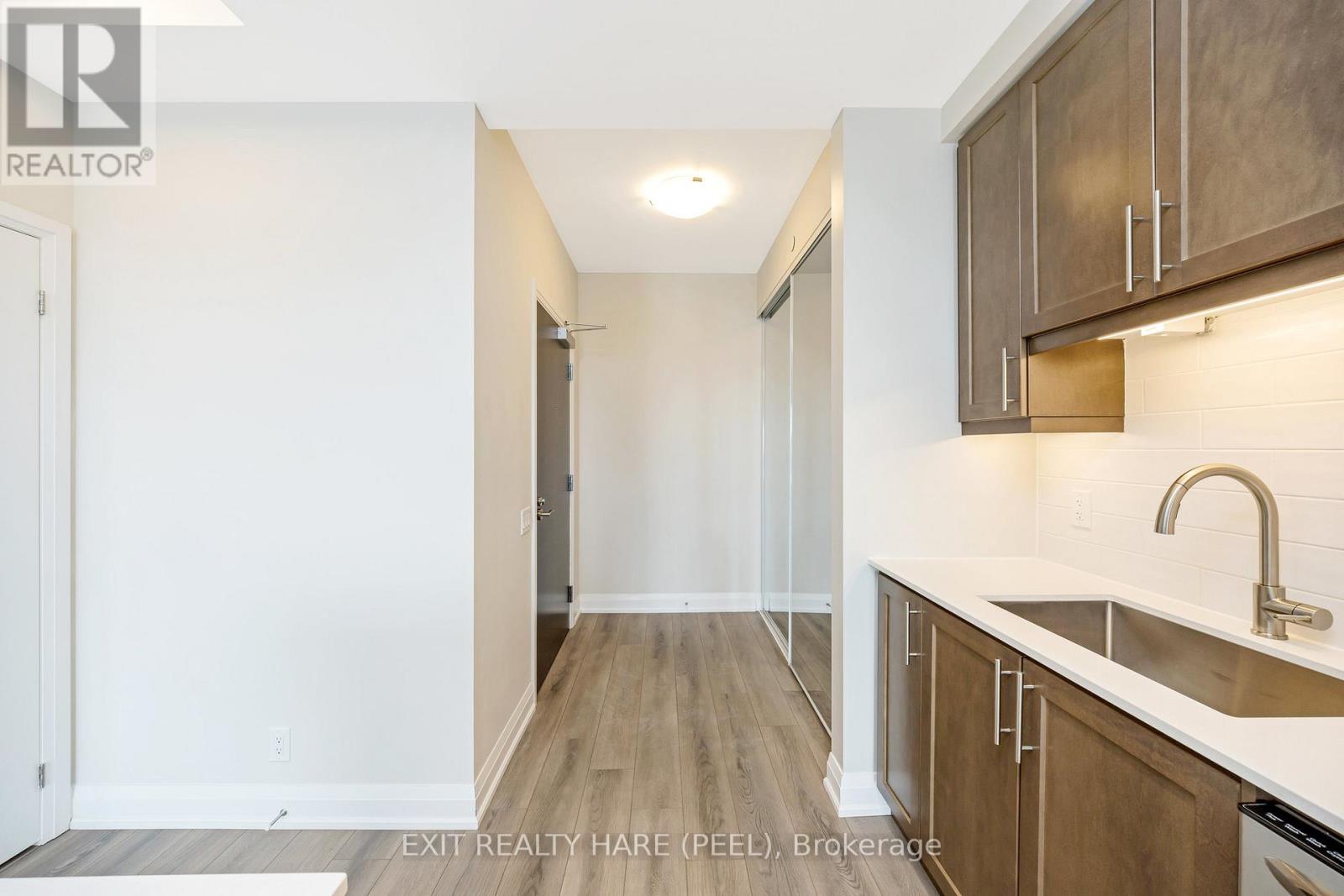 901 - 15 Lynch Street, Brampton, Ontario  L6W 0C7 - Photo 7 - W12538182