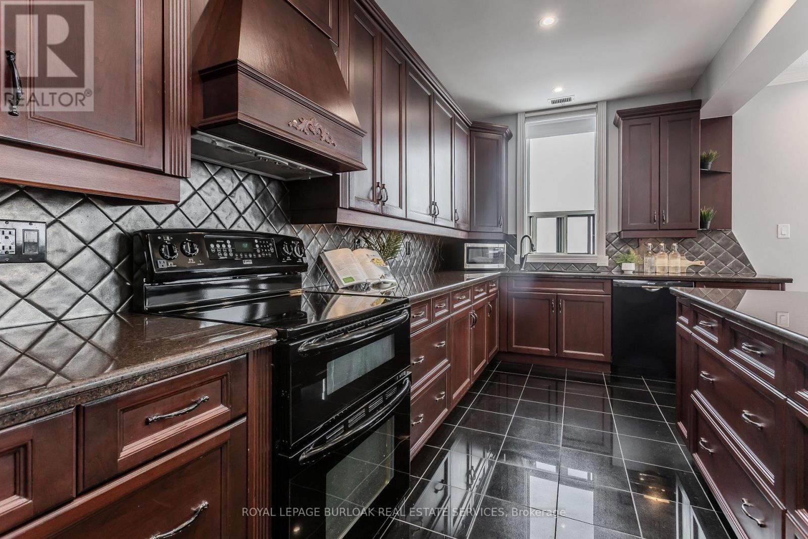 Ph2 - 1270 Maple Crossing Boulevard, Burlington, Ontario  L7S 2J3 - Photo 7 - W12538188