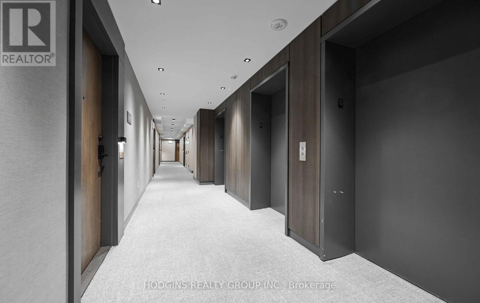 1013 - 1035 Southdown Road, Mississauga, Ontario  L5J 0A2 - Photo 2 - W12538192