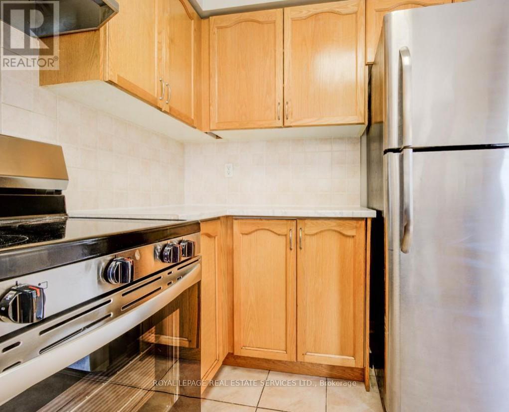 2431 Newcastle Crescent, Oakville, Ontario  L6M 4P9 - Photo 12 - W12538194