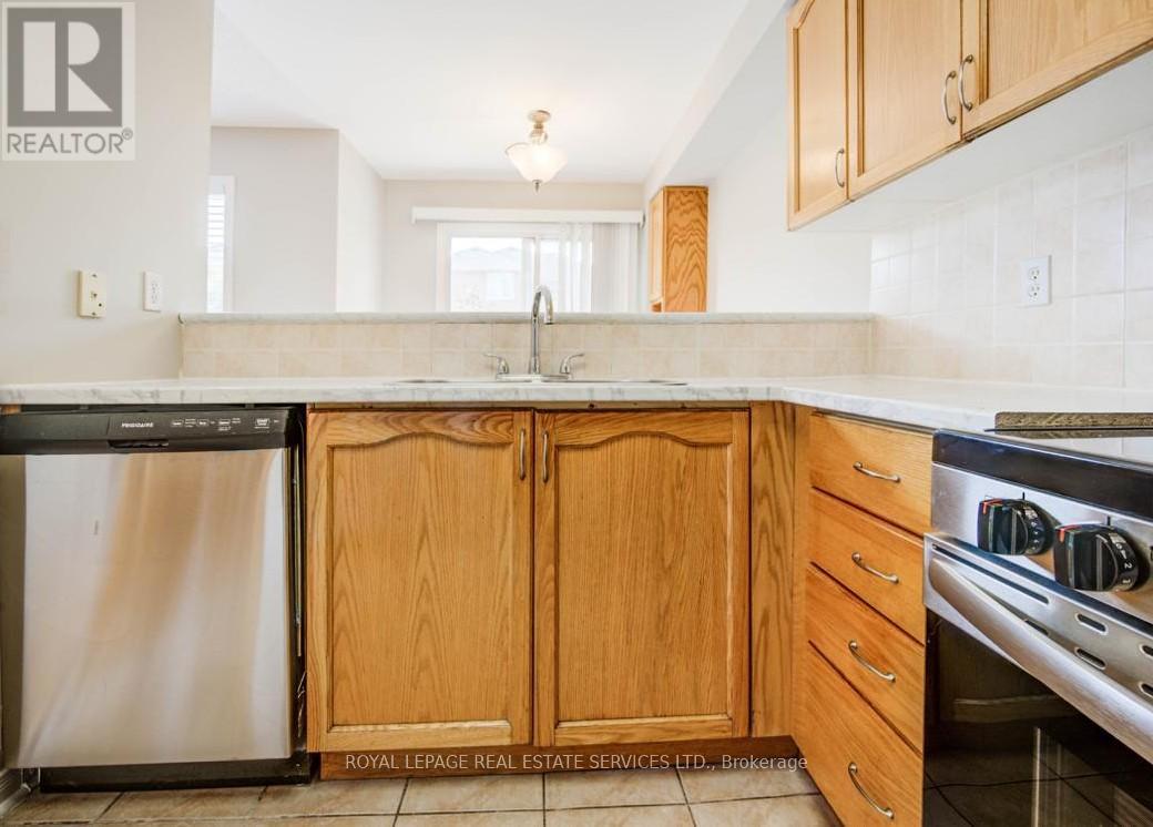 2431 Newcastle Crescent, Oakville, Ontario  L6M 4P9 - Photo 13 - W12538194