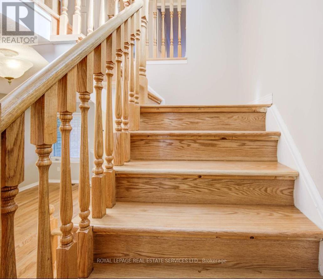 2431 Newcastle Crescent, Oakville, Ontario  L6M 4P9 - Photo 16 - W12538194