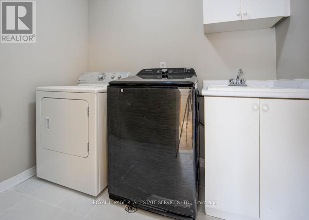 2431 Newcastle Crescent, Oakville, Ontario  L6M 4P9 - Photo 23 - W12538194