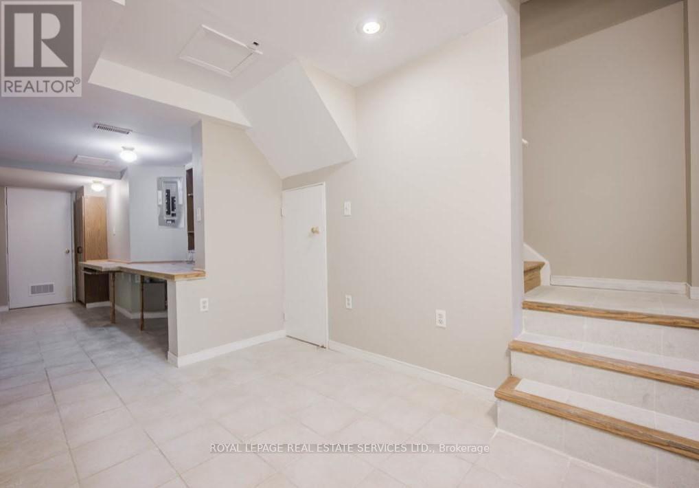 2431 Newcastle Crescent, Oakville, Ontario  L6M 4P9 - Photo 25 - W12538194