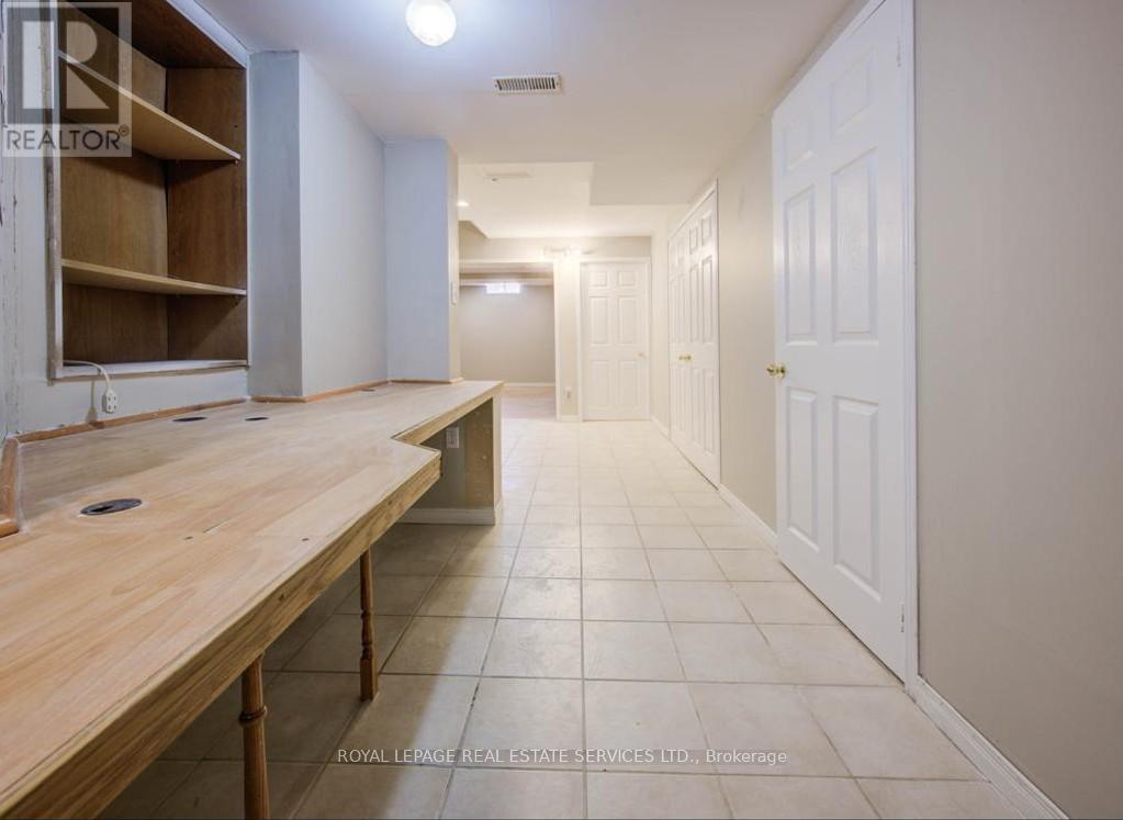 2431 Newcastle Crescent, Oakville, Ontario  L6M 4P9 - Photo 27 - W12538194