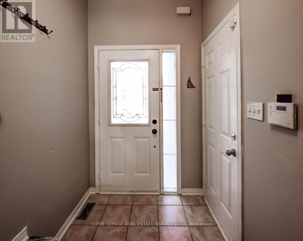 2431 Newcastle Crescent, Oakville, Ontario  L6M 4P9 - Photo 3 - W12538194