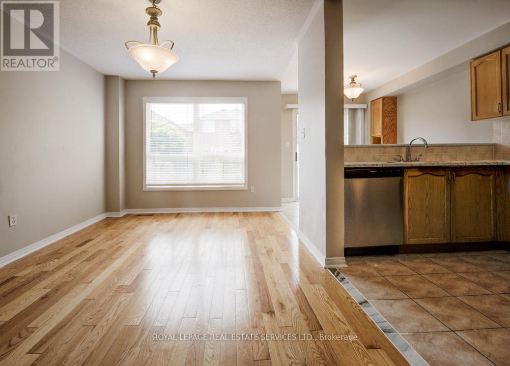 2431 Newcastle Crescent, Oakville, Ontario  L6M 4P9 - Photo 7 - W12538194