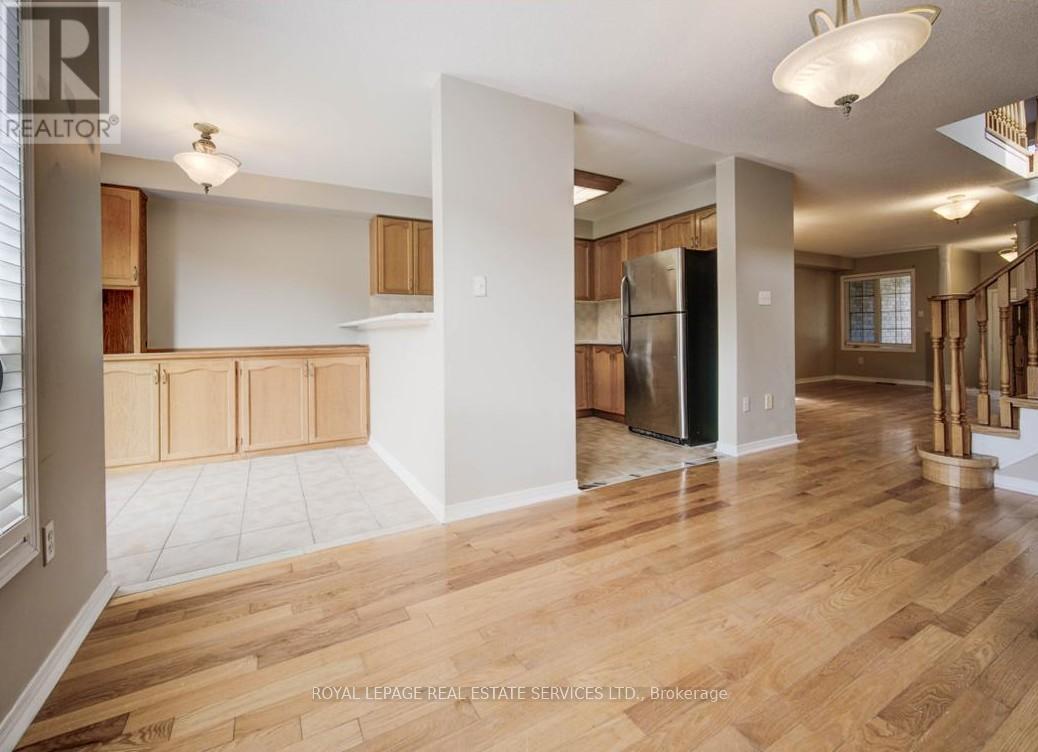 2431 Newcastle Crescent, Oakville, Ontario  L6M 4P9 - Photo 9 - W12538194