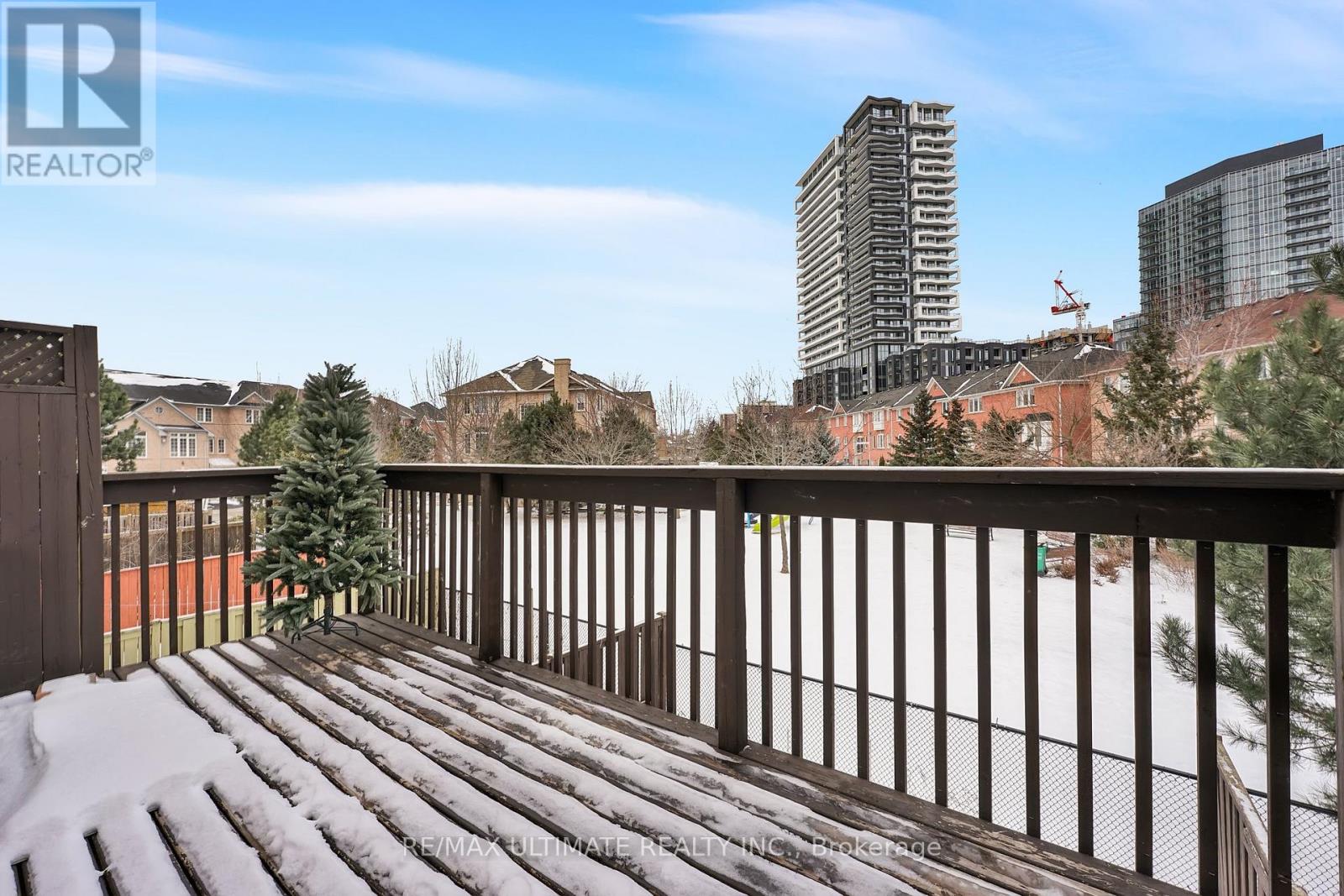 73 Bernard Avenue, Brampton, Ontario  L6Y 5S4 - Photo 4 - W12538218