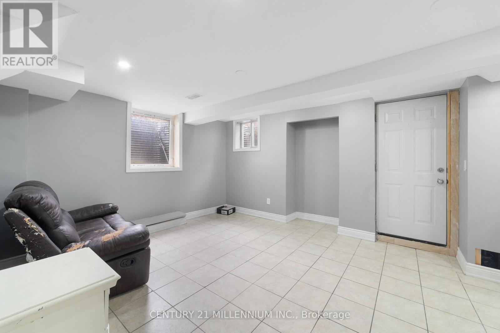 26 Newman Court, Brampton, Ontario  L6S 5T1 - Photo 7 - W12538230