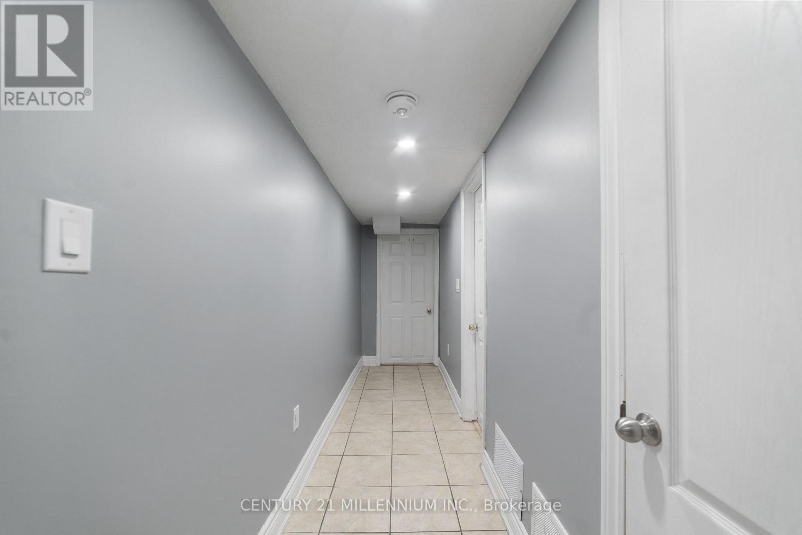 26 Newman Court, Brampton, Ontario  L6S 5T1 - Photo 8 - W12538230