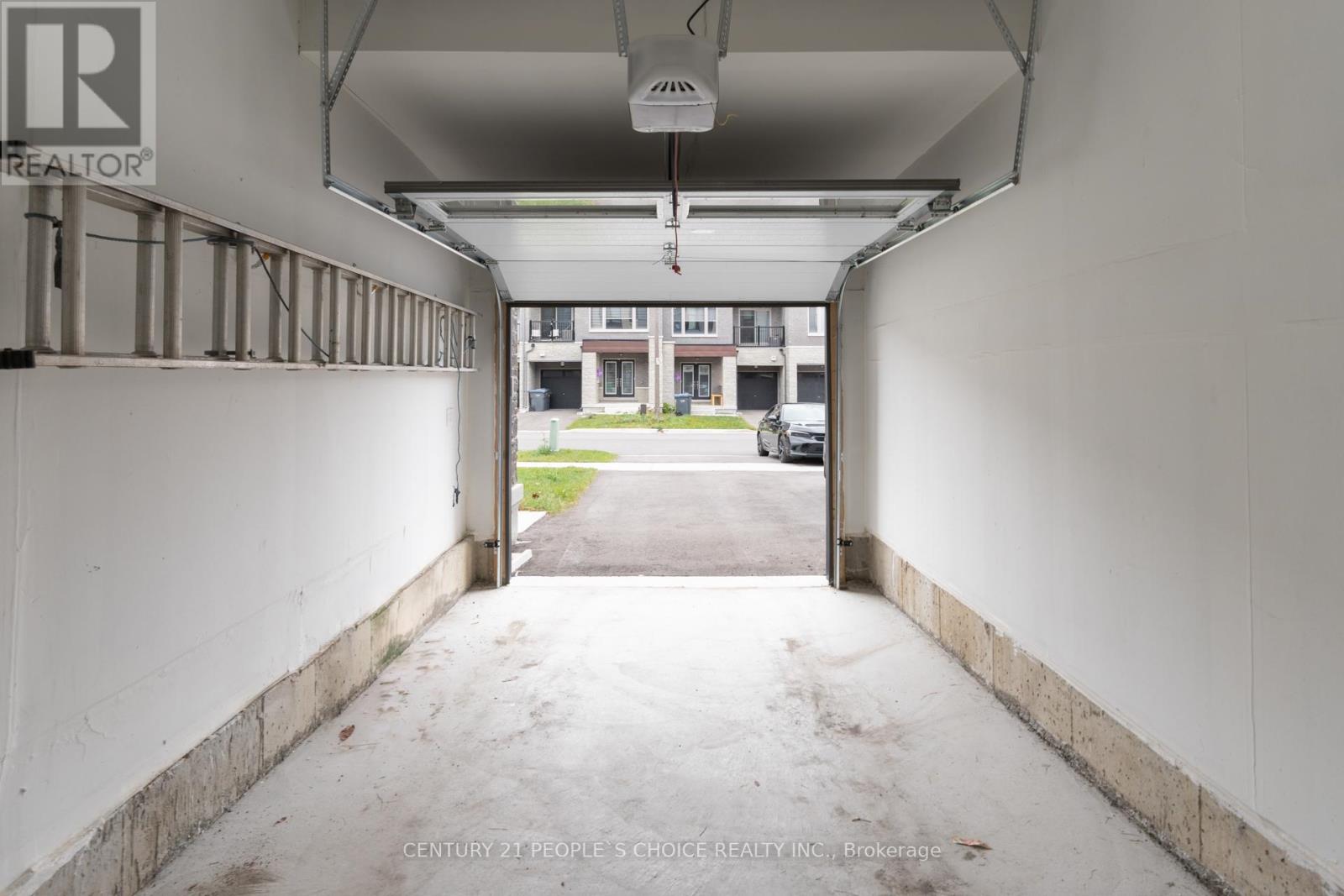 40 Purple Sage Drive, Brampton, Ontario  L6P 4N9 - Photo 4 - W12538234