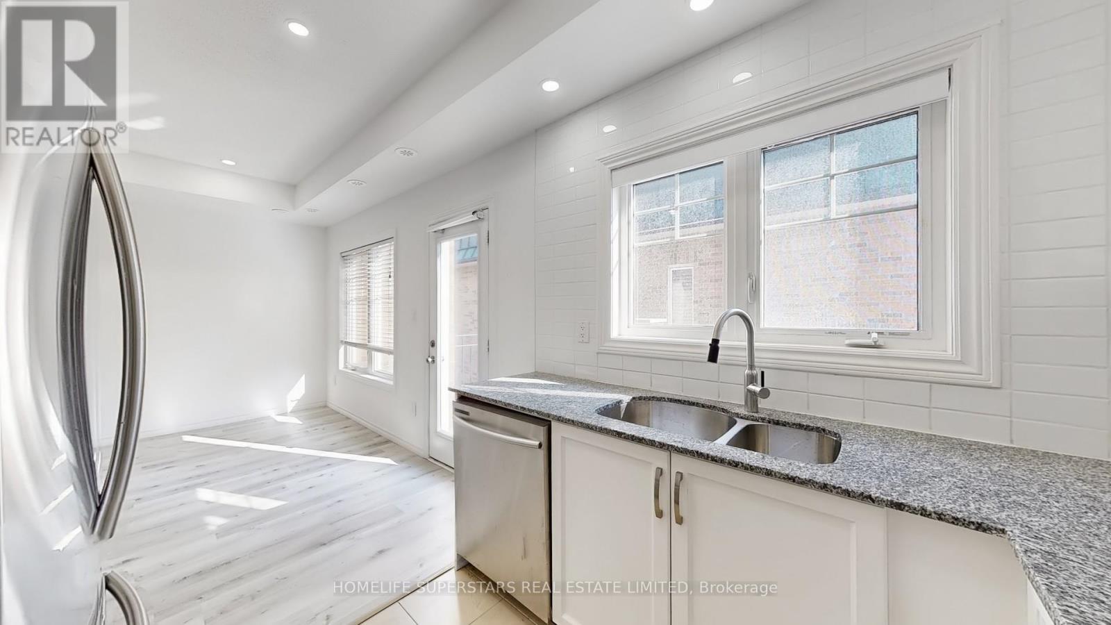 2420 Baronwood Drive, Oakville, Ontario  L6M 0J7 - Photo 13 - W12538262