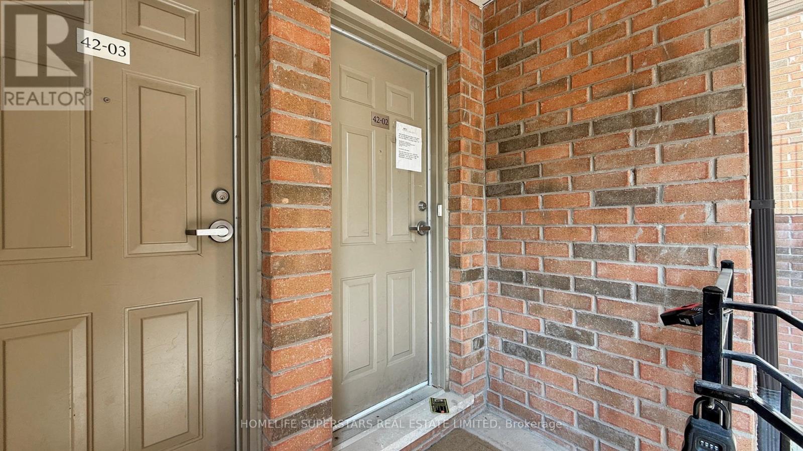 2420 Baronwood Drive, Oakville, Ontario  L6M 0J7 - Photo 5 - W12538262