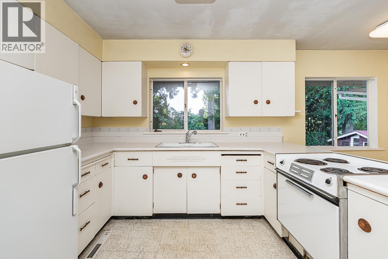 723 Handsworth Road, North Vancouver, British Columbia  V7R 1Z9 - Photo 13 - R3052386