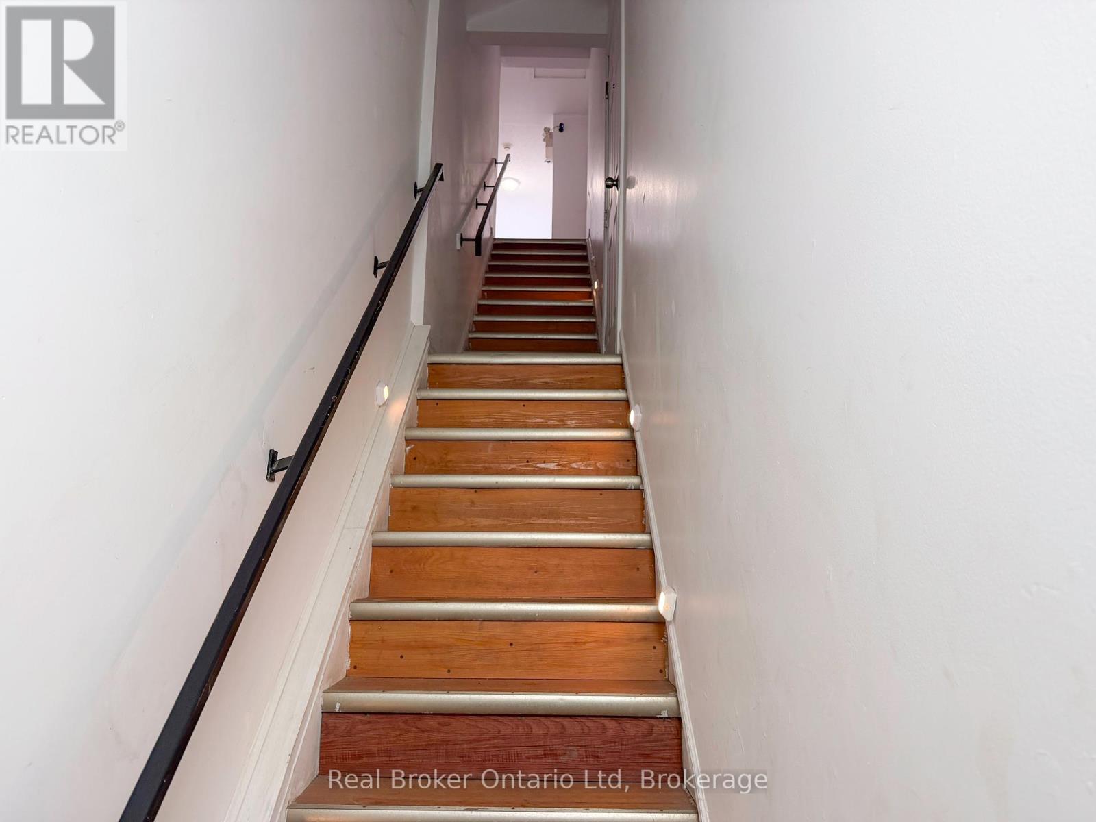 Third picture of 7 - 675 6TH STREET E