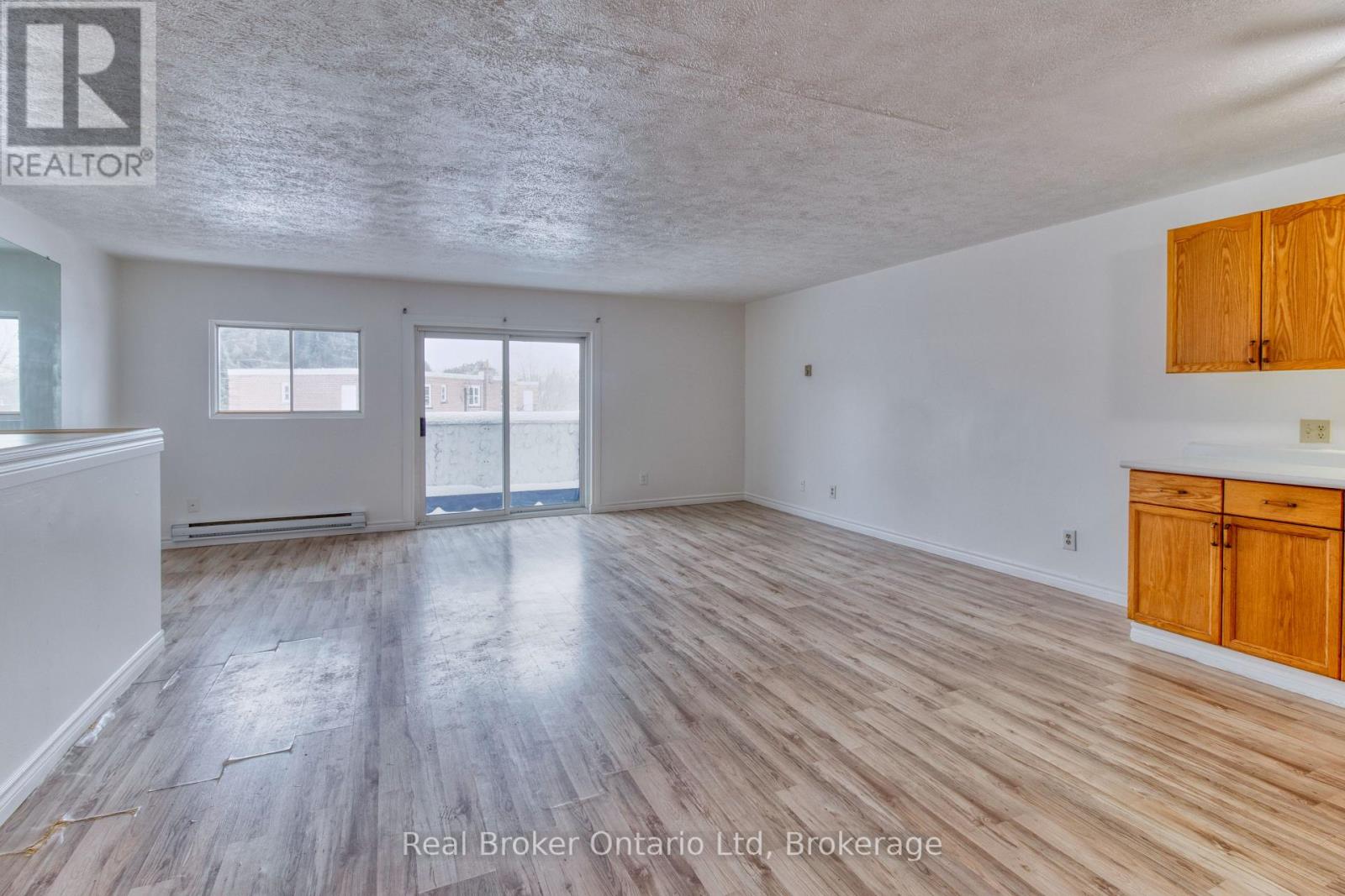 7 - 675 6th Street E, Owen Sound, Ontario  N4K 1G5 - Photo 5 - X12538516