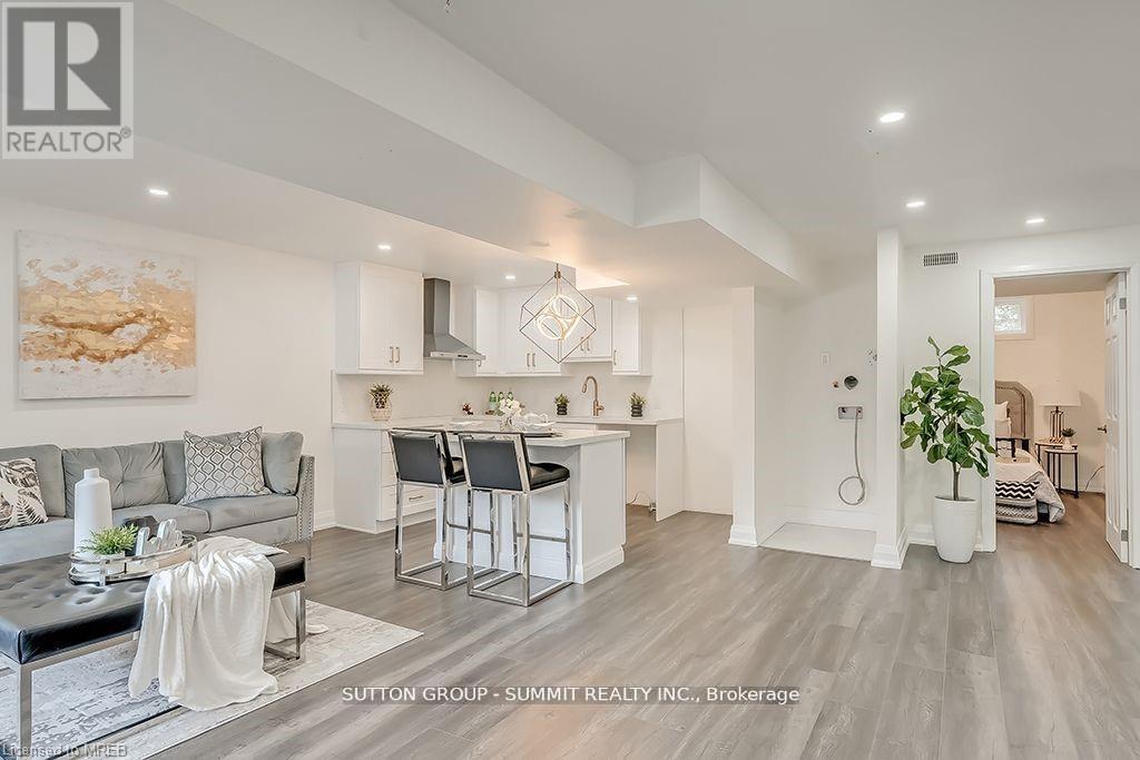 Main - 16 Upper Canada Drive, Kitchener, Ontario  N2P 1E5 - Photo 6 - X12538144