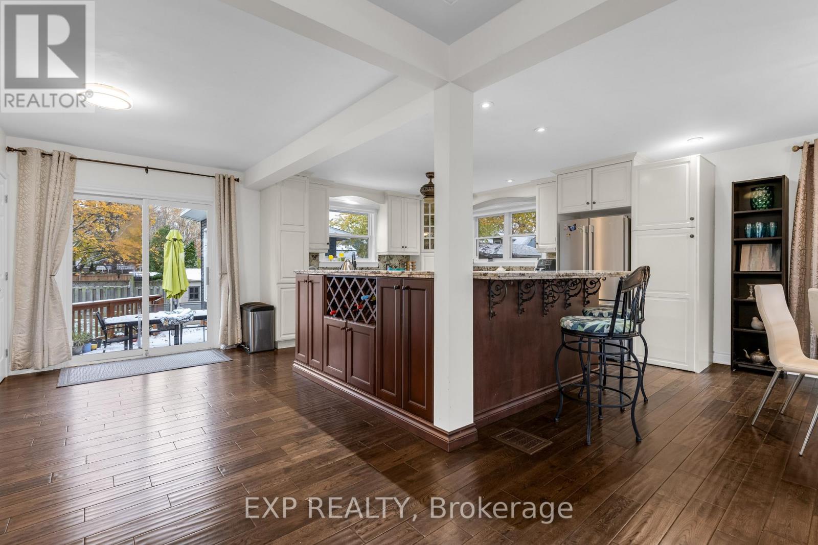 21 Lakeside Drive, Grimsby, Ontario  L3M 2K9 - Photo 12 - X12538222