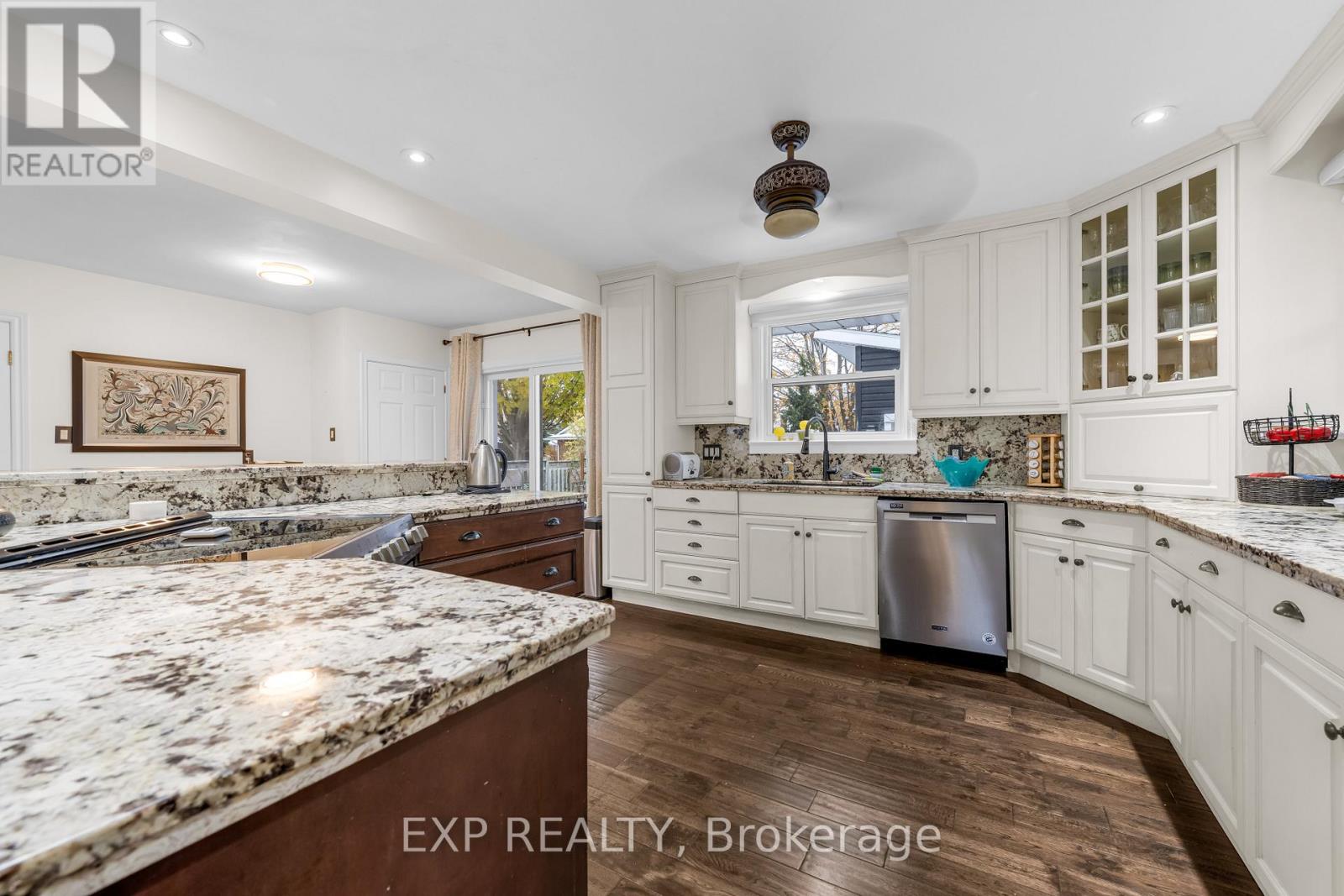 21 Lakeside Drive, Grimsby, Ontario  L3M 2K9 - Photo 15 - X12538222