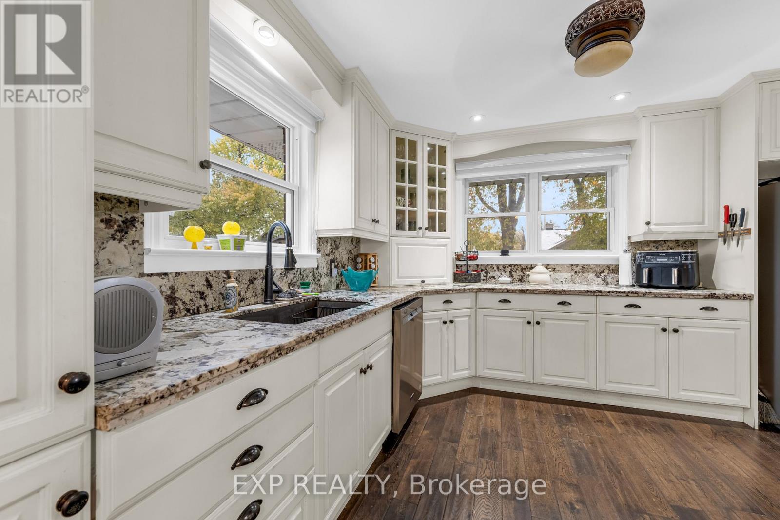 21 Lakeside Drive, Grimsby, Ontario  L3M 2K9 - Photo 17 - X12538222