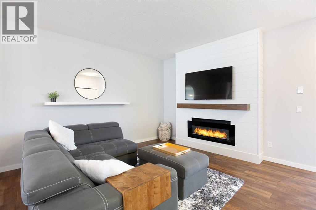 1823 Baywater Drive Sw, Airdrie, Alberta  T4B 4H2 - Photo 4 - A2265811