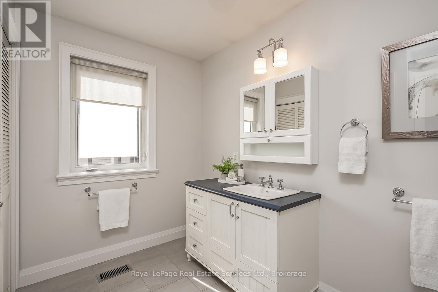 1071 Melvin Avenue, Oakville, Ontario  L6J 2V8 - Photo 28 - W12536598