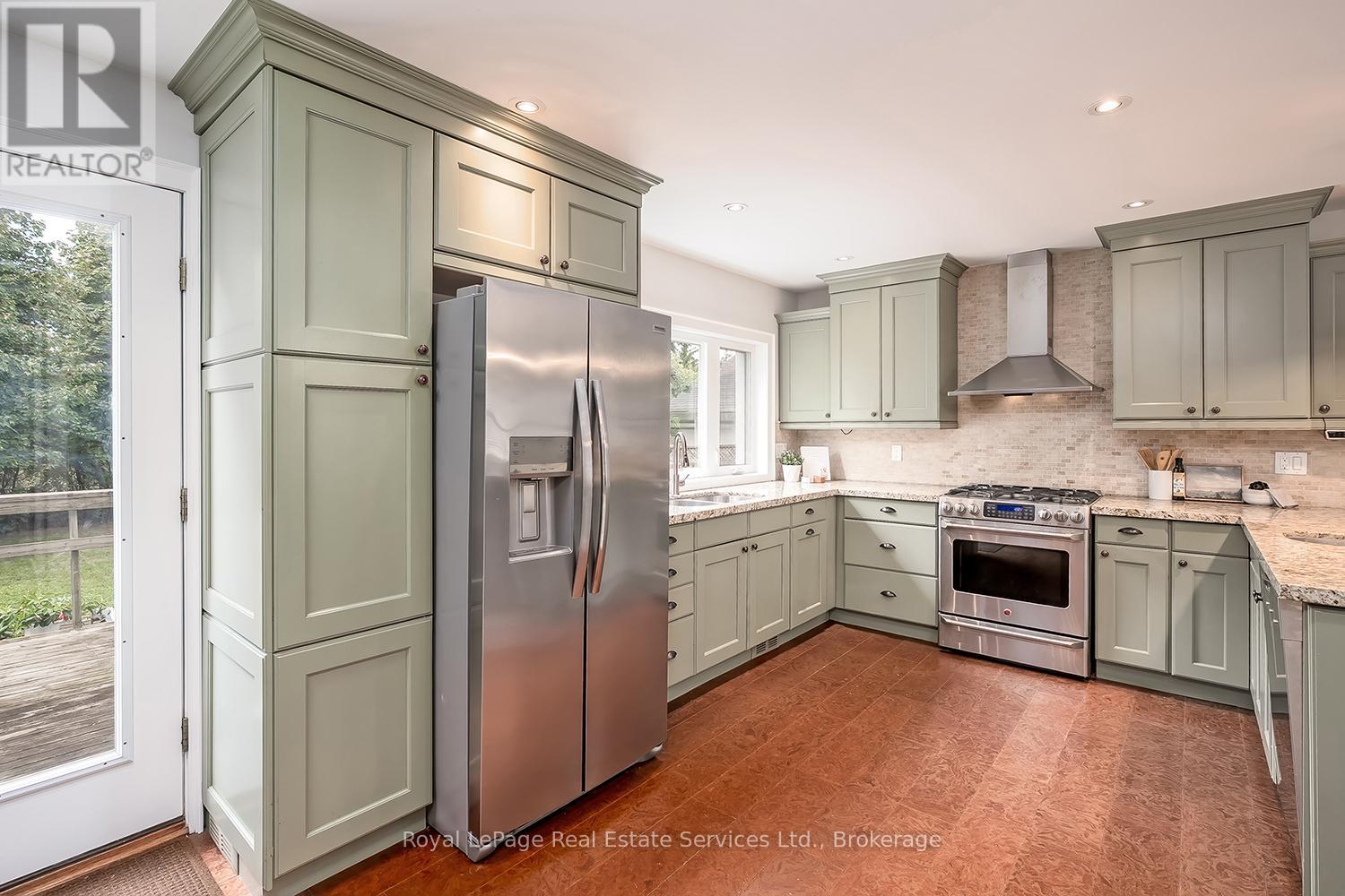 1071 Melvin Avenue, Oakville, Ontario  L6J 2V8 - Photo 7 - W12536598