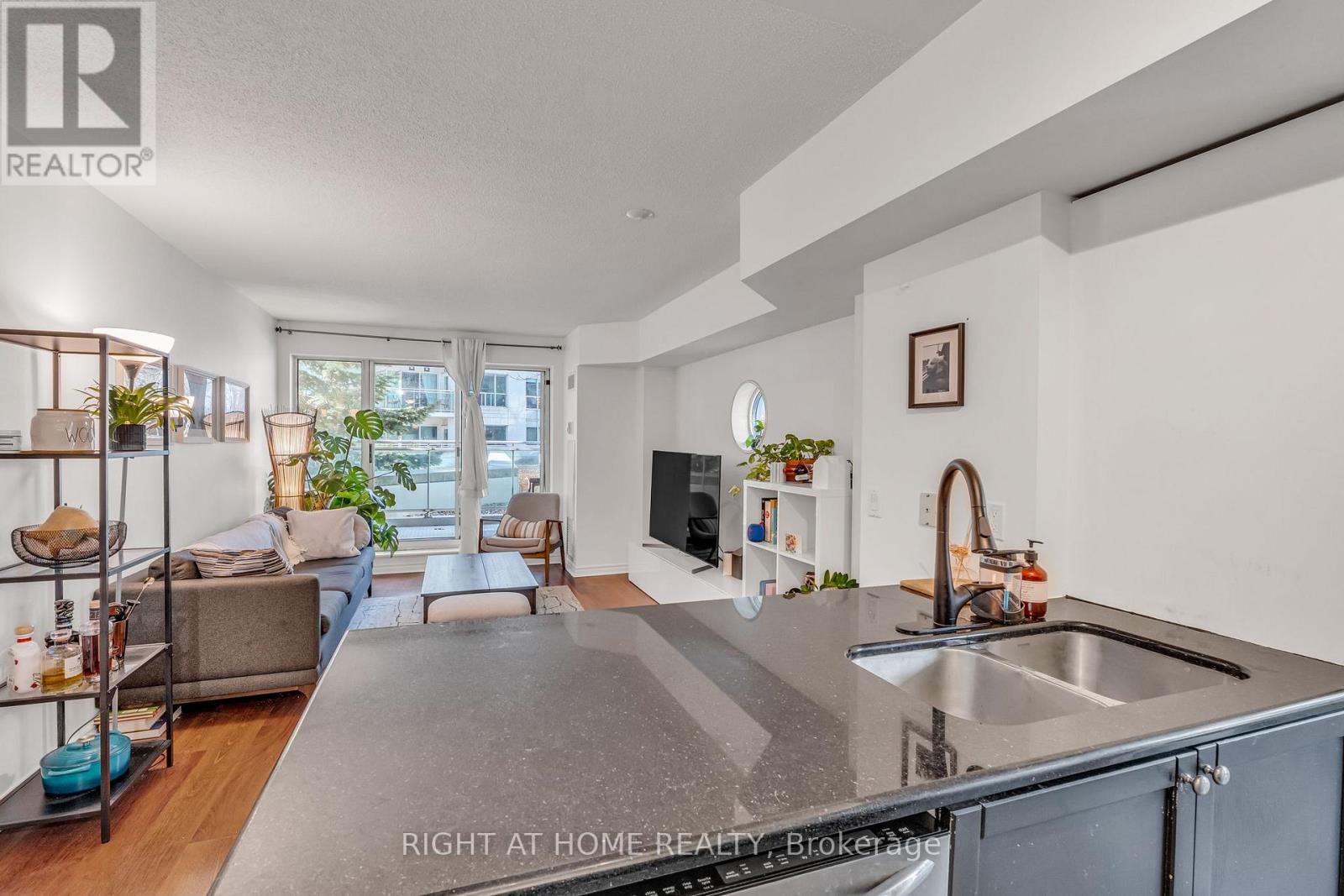 202 - 600 Queens Quay W, Toronto, Ontario  M5V 3M3 - Photo 7 - C12538322