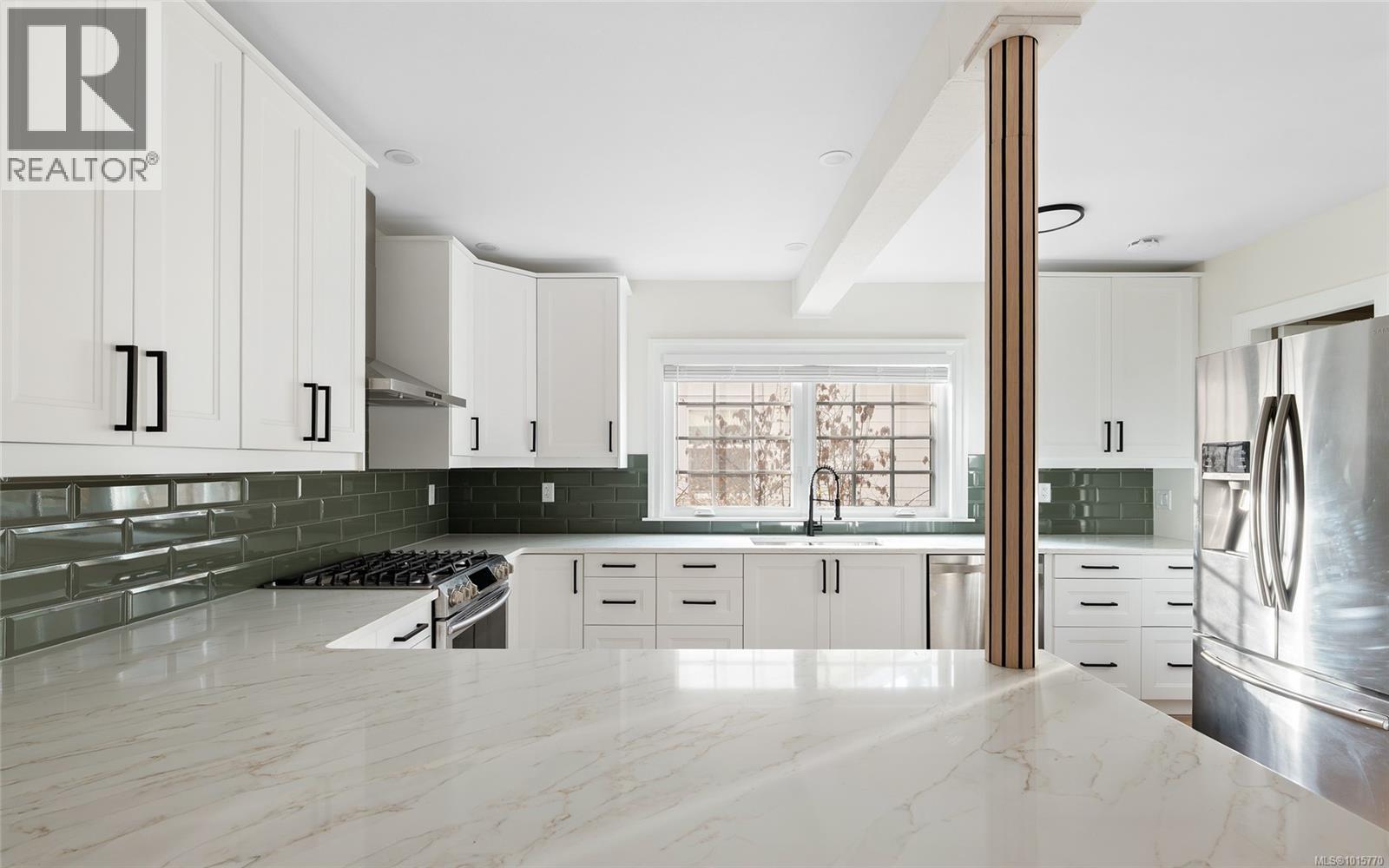 5208 Del Monte Ave, Saanich, British Columbia  V8Y 1X2 - Photo 5 - 1015770