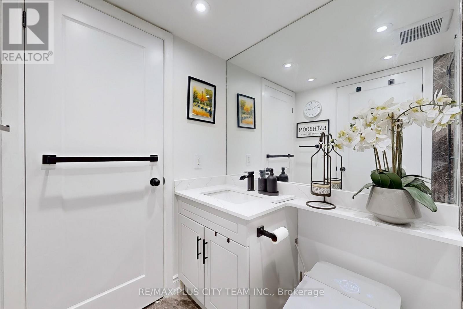 2515 - 8 Park Road, Toronto, Ontario  M4W 3S5 - Photo 18 - C12429673