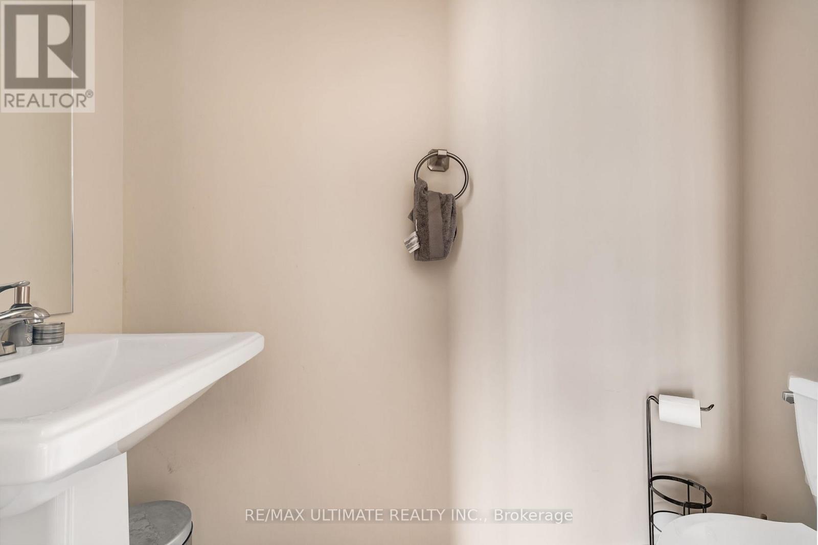 2632 Castlegate Crossing Drive, Pickering, Ontario  L1X 0H6 - Photo 11 - E12538328