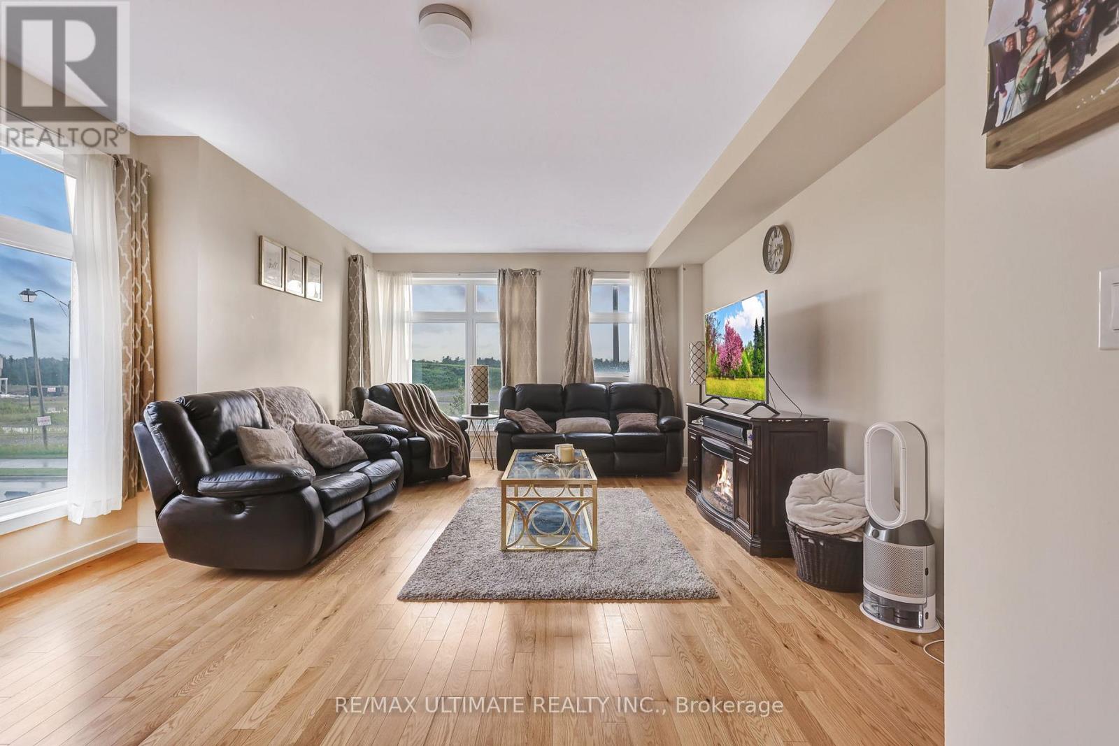 2632 Castlegate Crossing Drive, Pickering, Ontario  L1X 0H6 - Photo 3 - E12538328