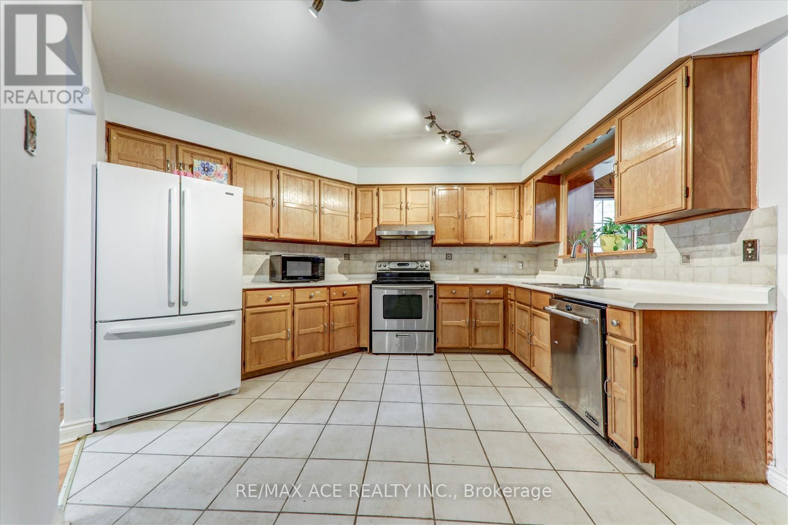 646 Percival Court N, Oshawa, Ontario  L1K 1M4 - Photo 16 - E12538332