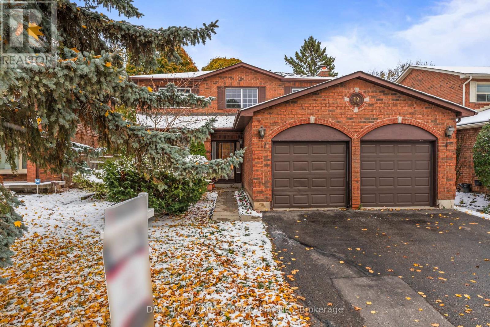 12 ROBINSON CRESCENT, Whitby, Ontario