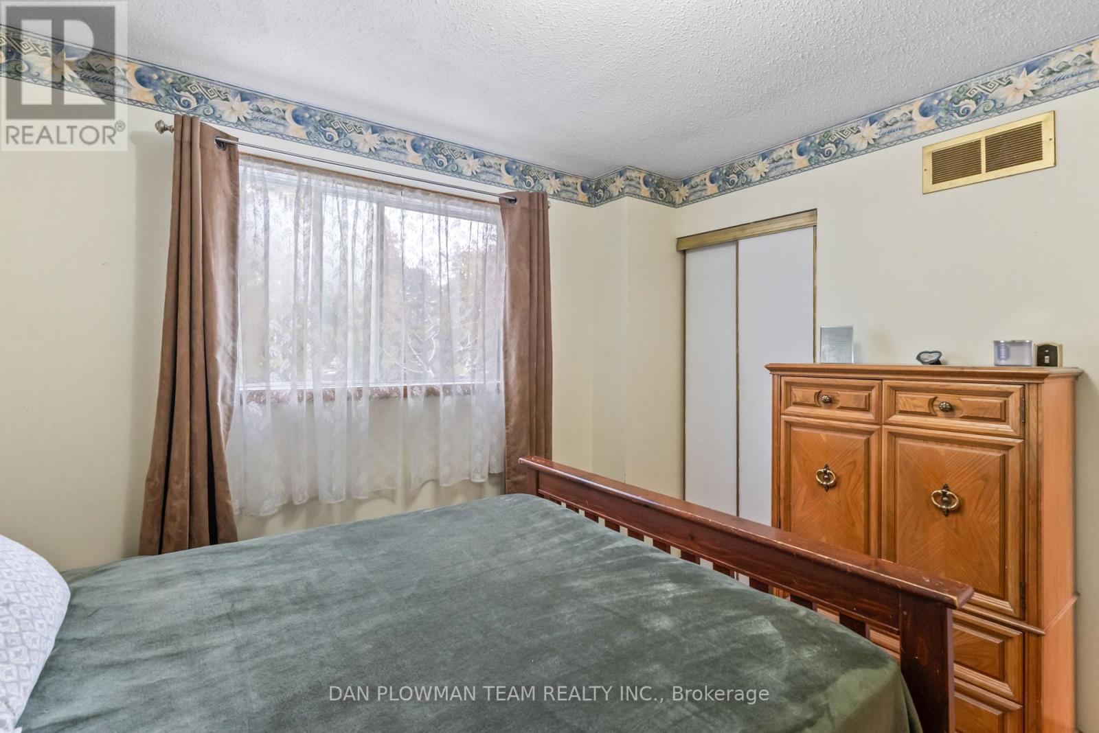 12 Robinson Crescent, Whitby, Ontario  L1N 6W5 - Photo 29 - E12538360