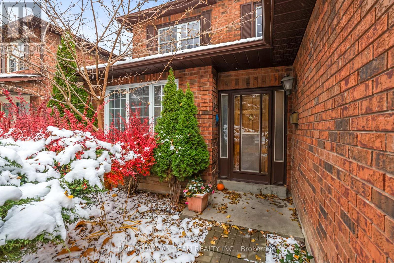 12 Robinson Crescent, Whitby, Ontario  L1N 6W5 - Photo 4 - E12538360