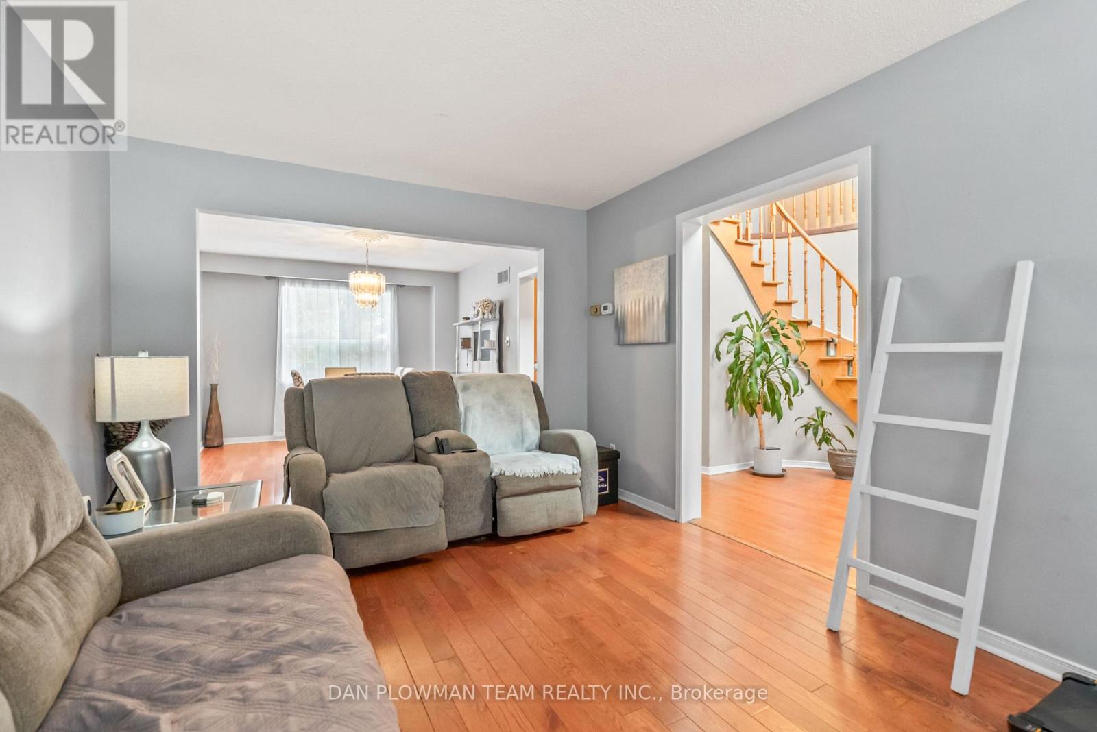 12 Robinson Crescent, Whitby, Ontario  L1N 6W5 - Photo 7 - E12538360