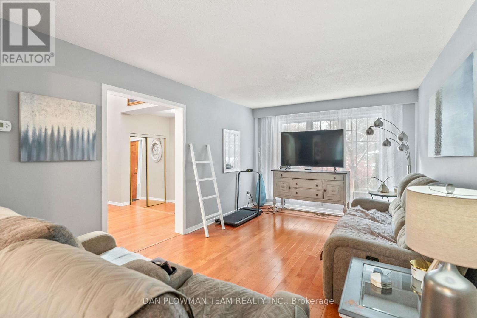 12 Robinson Crescent, Whitby, Ontario  L1N 6W5 - Photo 8 - E12538360