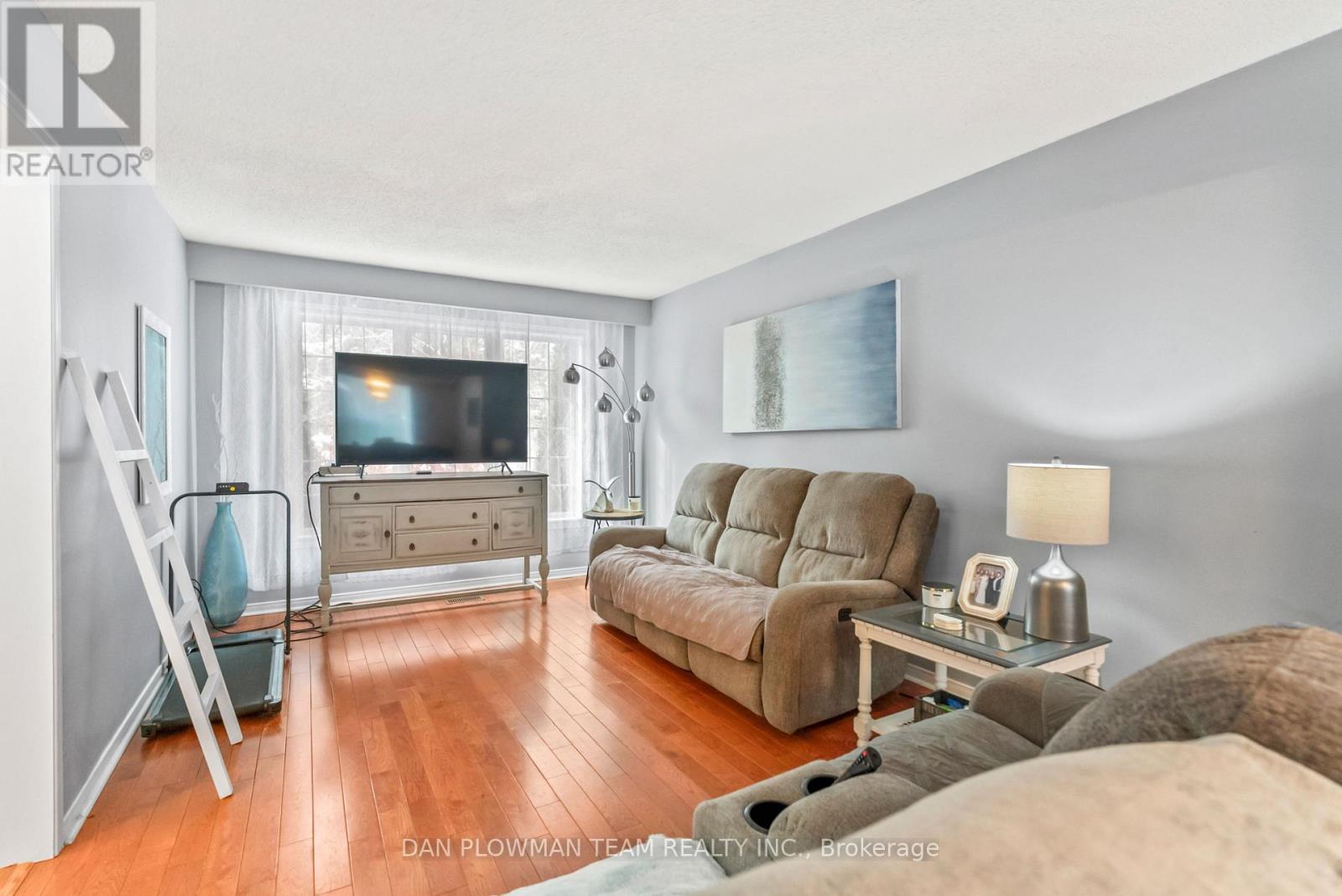 12 Robinson Crescent, Whitby, Ontario  L1N 6W5 - Photo 9 - E12538360