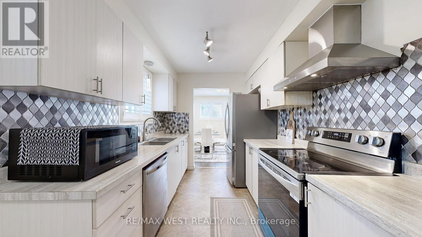 325 Killarney Court, Oshawa, Ontario  L1J 6C6 - Photo 14 - E12538402