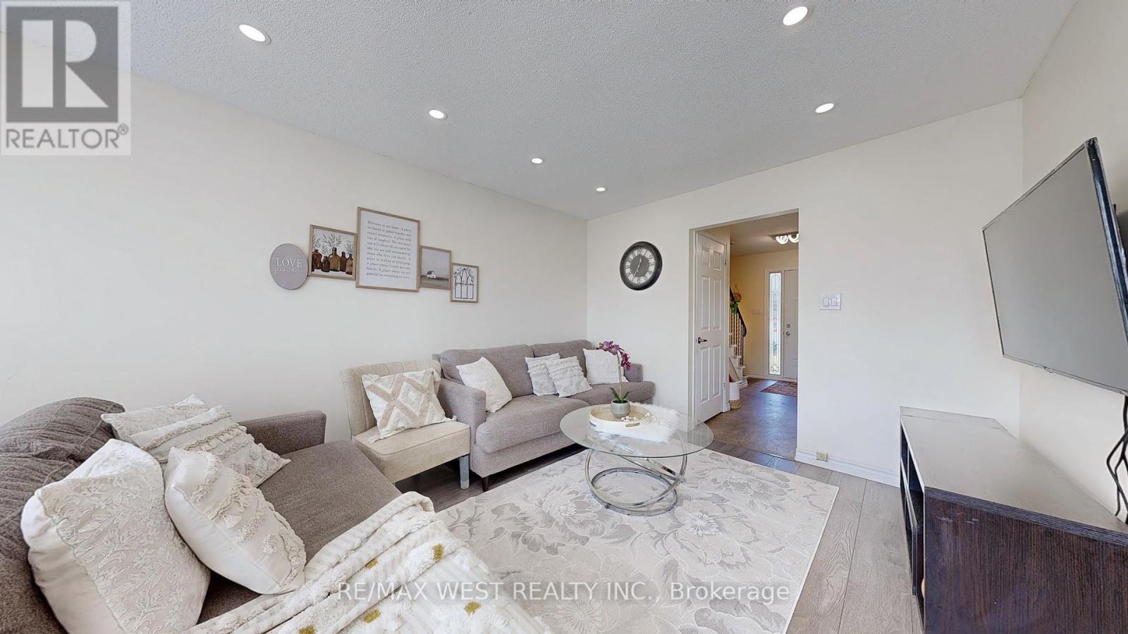 325 Killarney Court, Oshawa, Ontario  L1J 6C6 - Photo 9 - E12538402