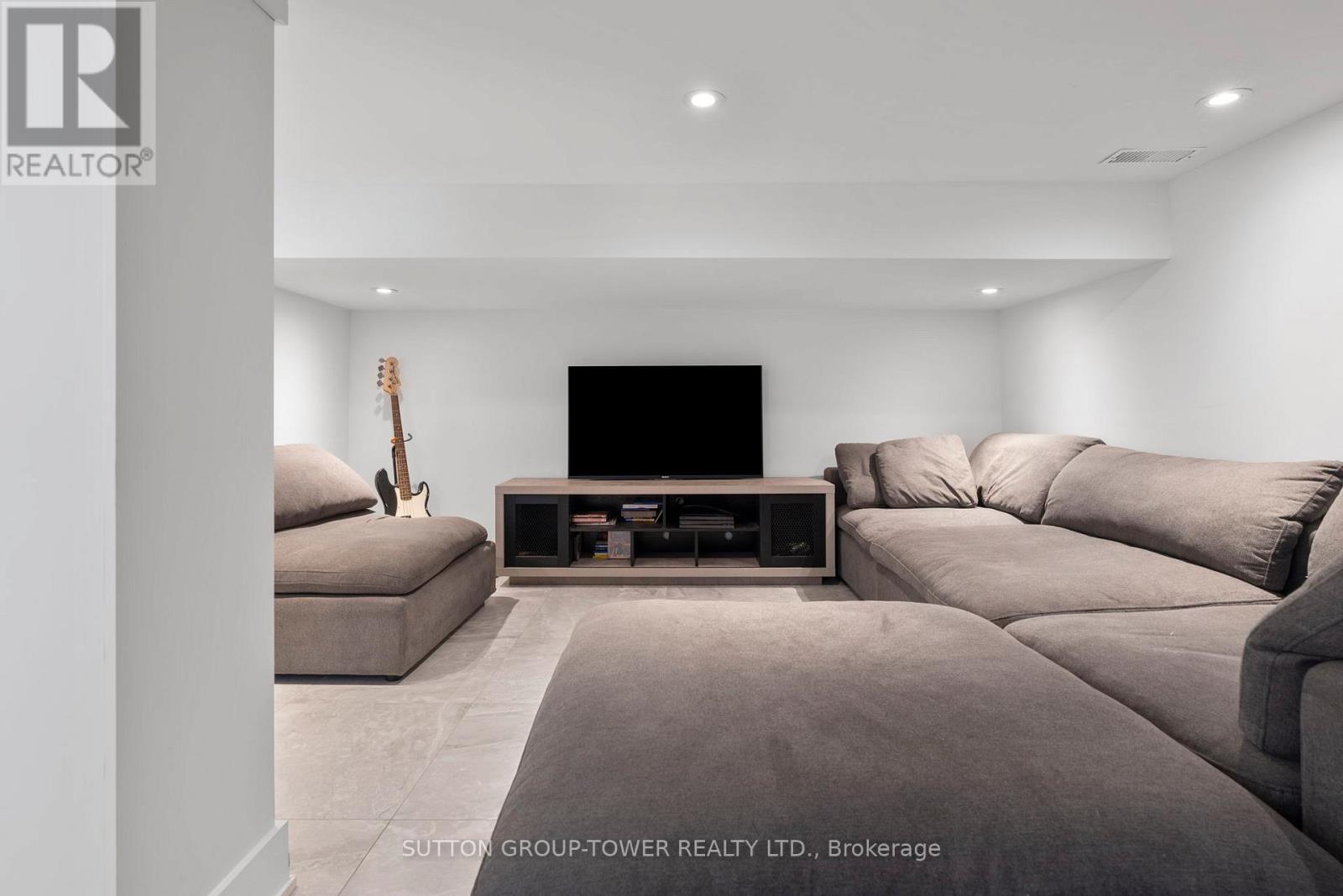 560 Glen Park Avenue, Toronto, Ontario M6B 2G5 - Photo 25 - W12269766