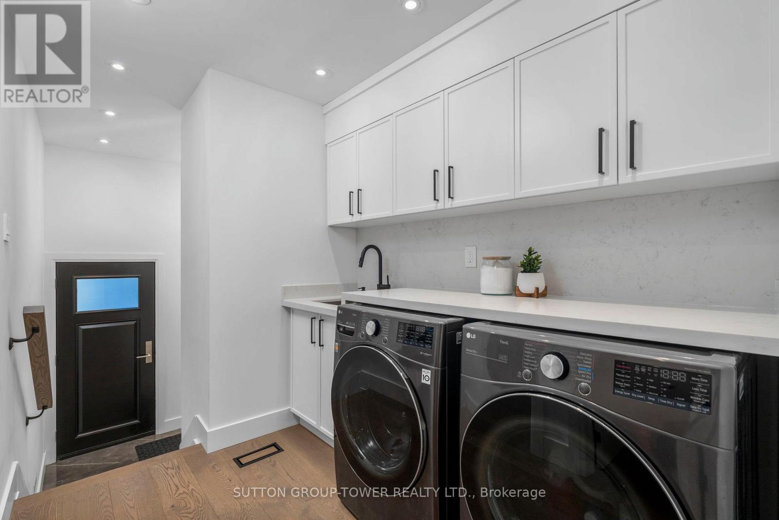 560 Glen Park Avenue, Toronto, Ontario M6B 2G5 - Photo 14 - W12269766