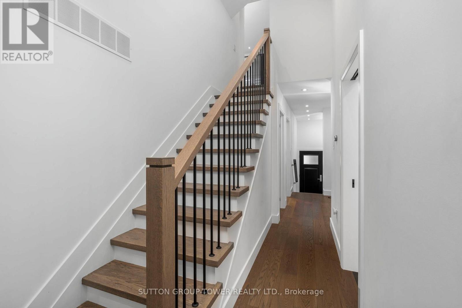 560 Glen Park Avenue, Toronto, Ontario M6B 2G5 - Photo 17 - W12269766