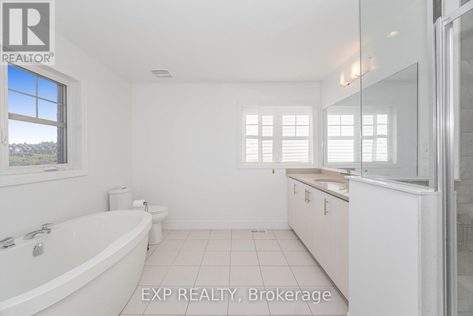 33 Charlotte Abby Drive, East Gwillimbury, Ontario  L9N 0T1 - Photo 31 - N12538274