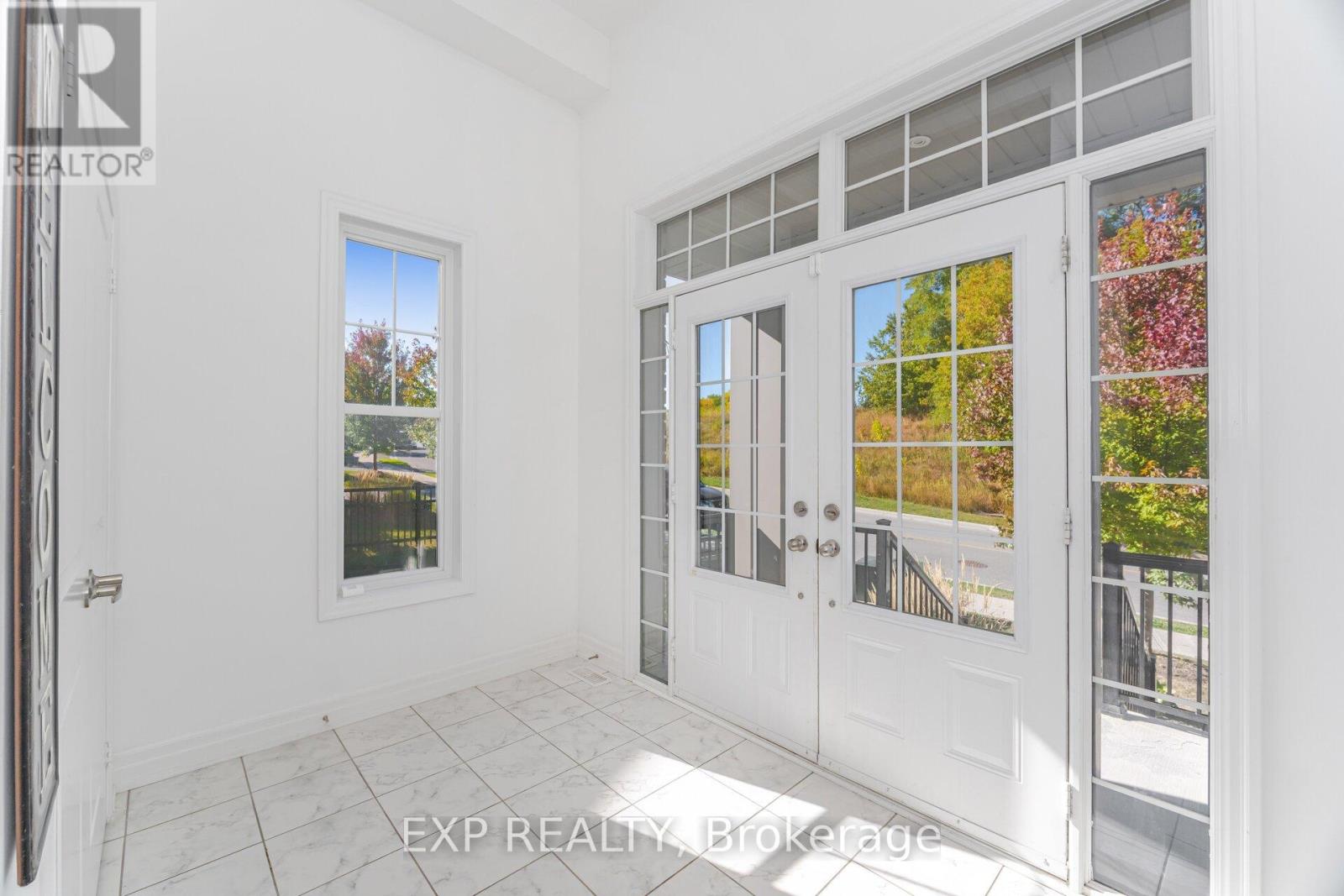 33 Charlotte Abby Drive, East Gwillimbury, Ontario  L9N 0T1 - Photo 5 - N12538274