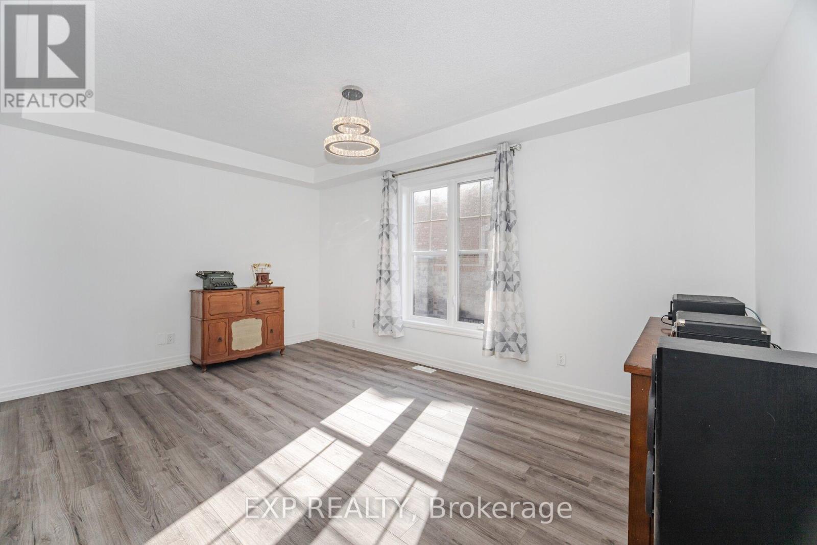 33 Charlotte Abby Drive, East Gwillimbury, Ontario  L9N 0T1 - Photo 8 - N12538274