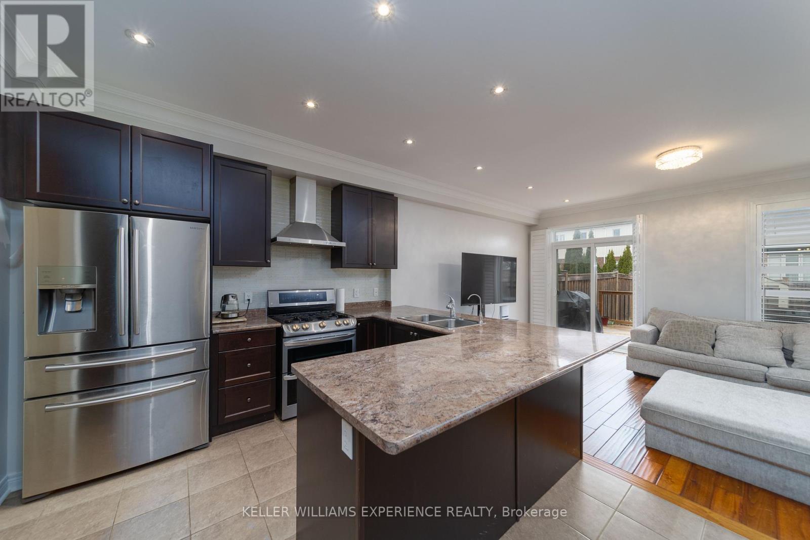 6 Weaver Terrace, New Tecumseth (Tottenham), Ontario  L0G 1W0 - Photo 3 - N12538312